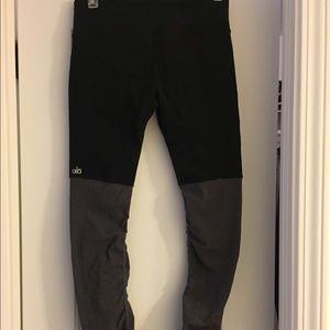 alo goddess yoga pants